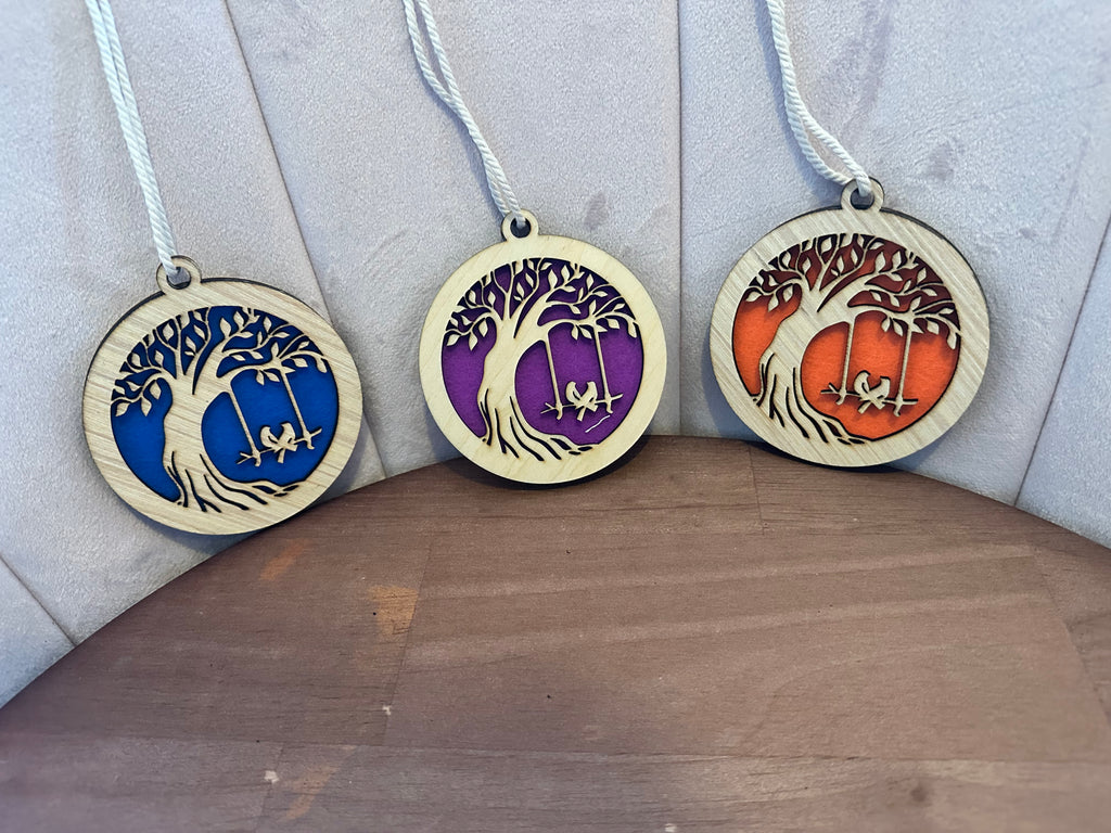 Diffuseur de parfum en bois – Arbre & balançoire – Fait main – 9 cm