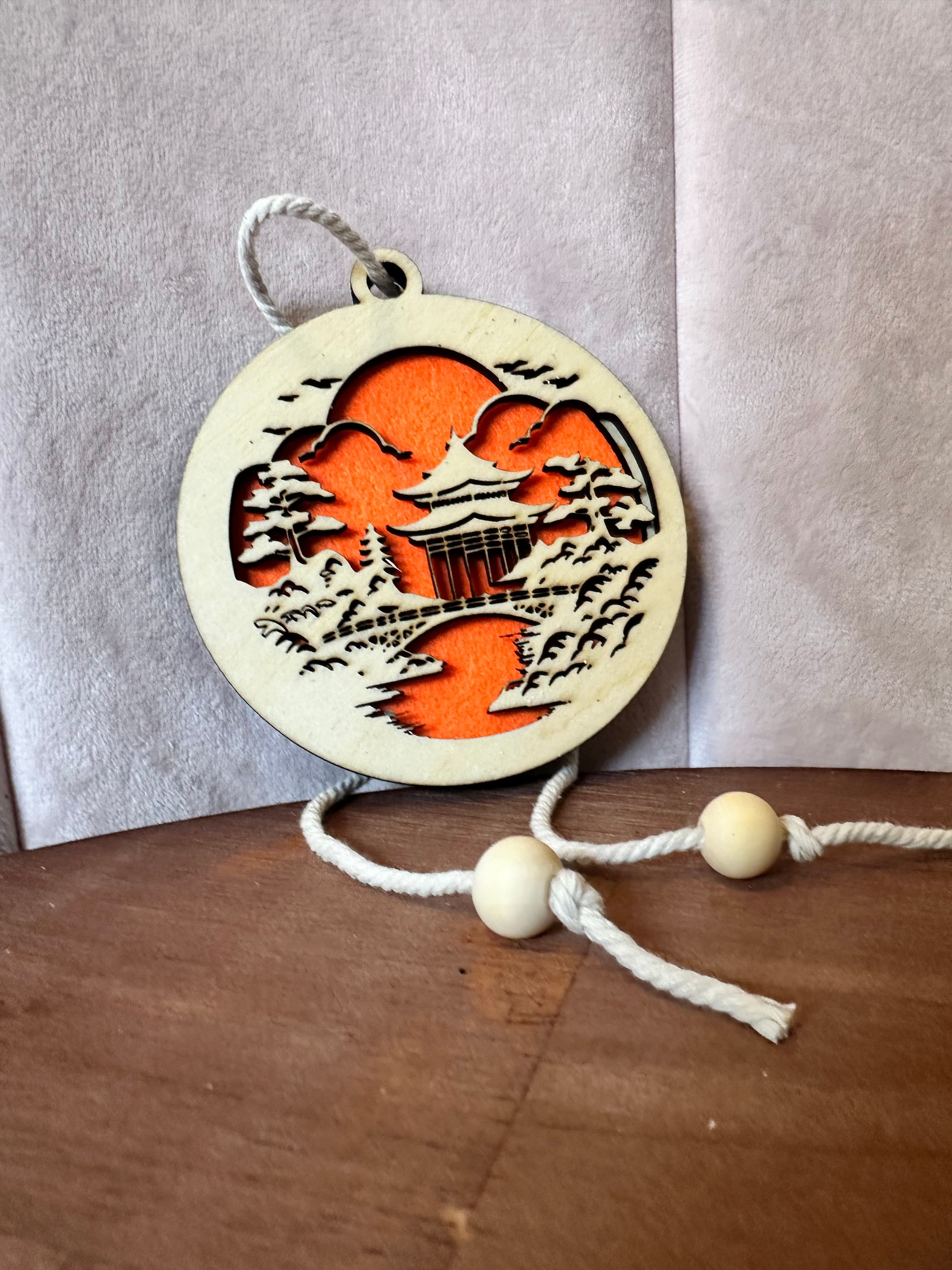 Diffuseur de parfum en bois – Temple & paysage zen – 9 cm –